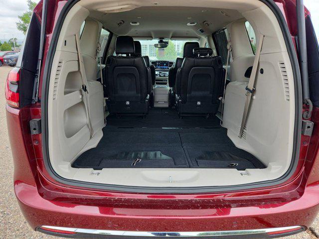 Photo of 2023 Velvet Red Pearlcoat Chrysler Pacifica