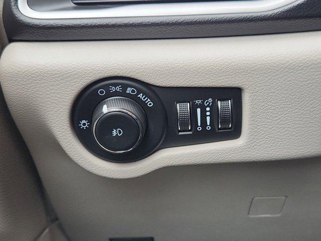 Photo of 2023 Velvet Red Pearlcoat Chrysler Pacifica