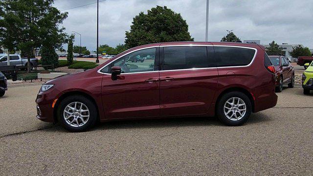 Photo of 2023 Velvet Red Pearlcoat Chrysler Pacifica
