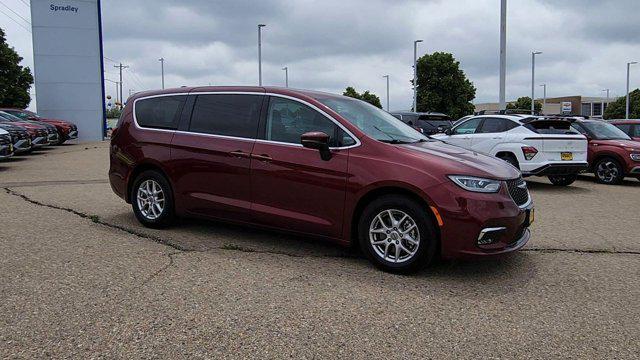 Photo of 2023 Velvet Red Pearlcoat Chrysler Pacifica