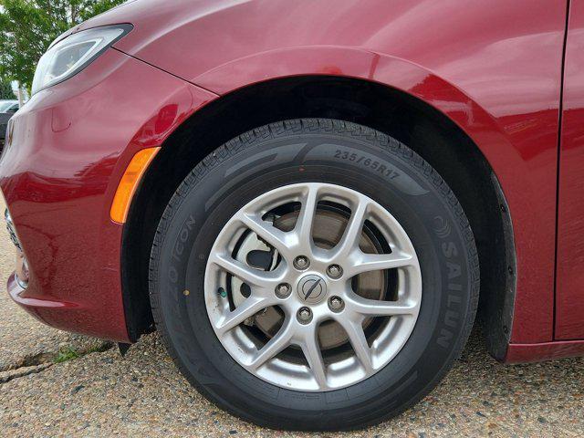 Photo of 2023 Velvet Red Pearlcoat Chrysler Pacifica