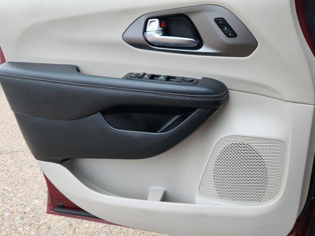 Photo of 2023 Velvet Red Pearlcoat Chrysler Pacifica