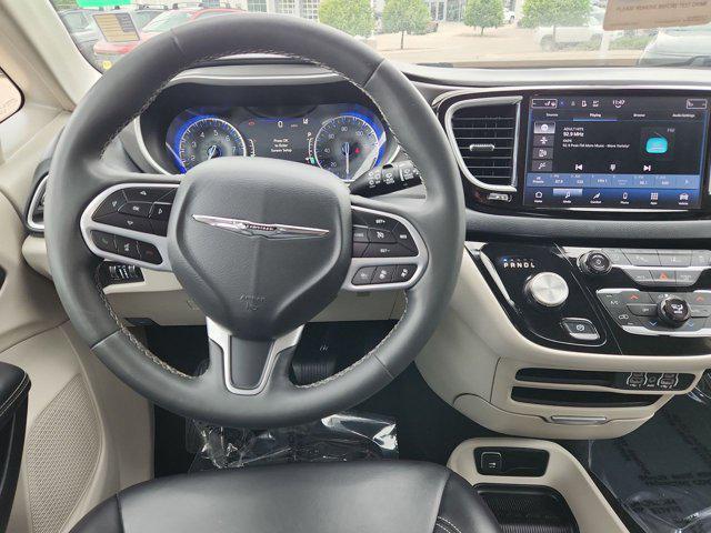 Photo of 2023 Velvet Red Pearlcoat Chrysler Pacifica