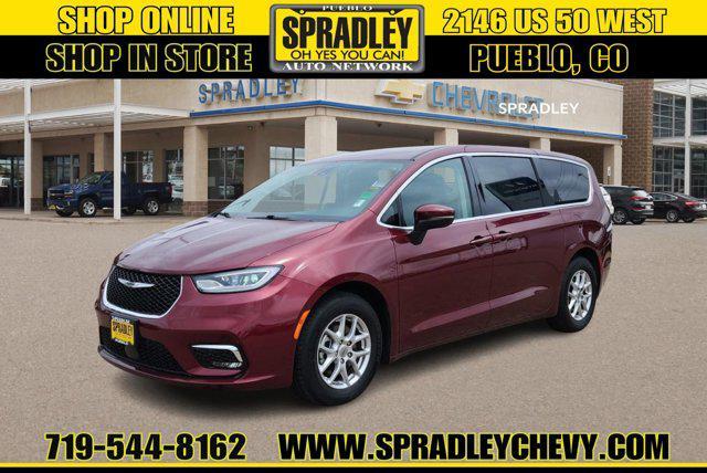 Photo of 2023 Velvet Red Pearlcoat Chrysler Pacifica