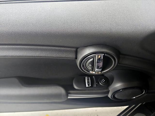 Photo of 2017 Black MINI Hardtop