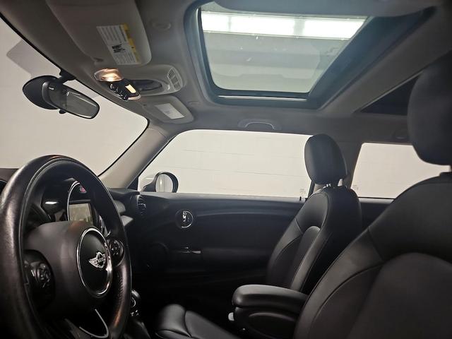 Photo of 2017 Black MINI Hardtop