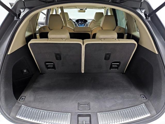 Photo of 2020 White Acura MDX
