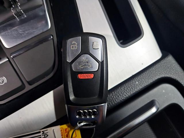 Photo of 2022 Black Audi Q5 e