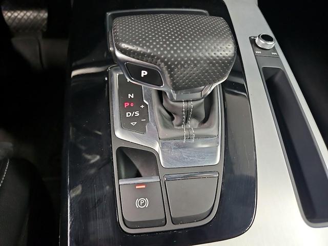 Photo of 2022 Black Audi Q5 e