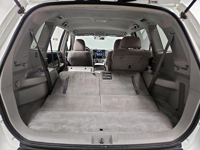 Photo of 2013 White Toyota Highlander