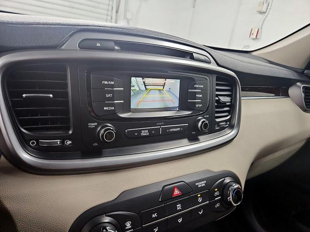 Photo of 2016 Black Kia Sorento