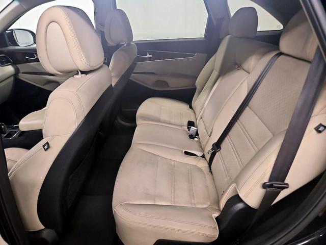 Photo of 2016 Black Kia Sorento
