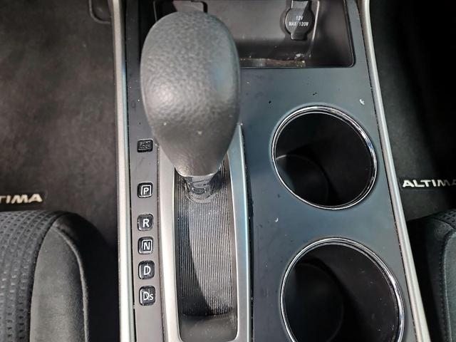 Photo of 2015 Gray Nissan Altima