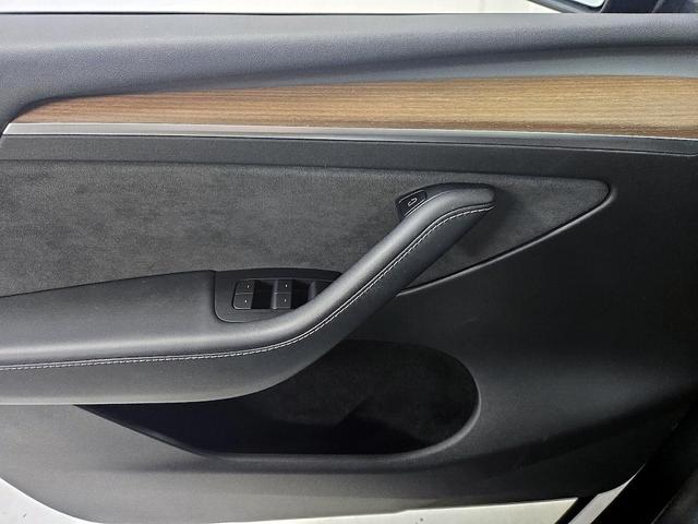 Photo of 2022 Gray Tesla Model Y