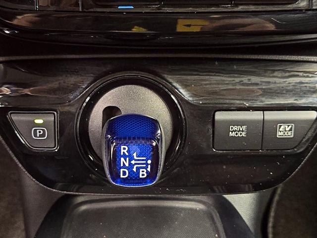 Photo of 2021 White Toyota Prius