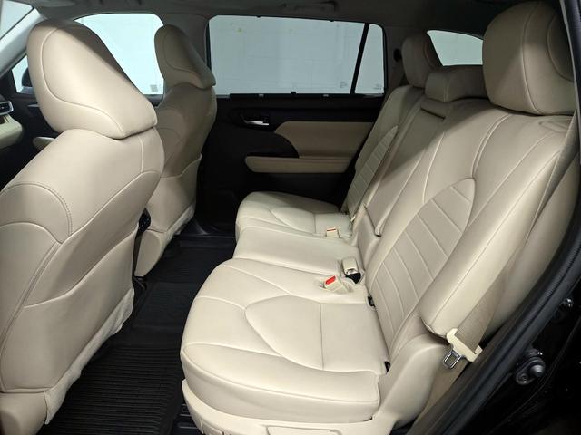 Photo of 2021 Black Toyota Highlander