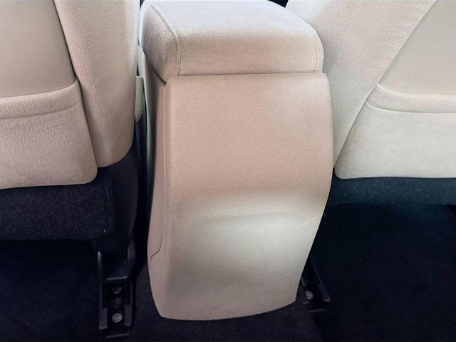 Photo of 2015 Pearl White Nissan Altima