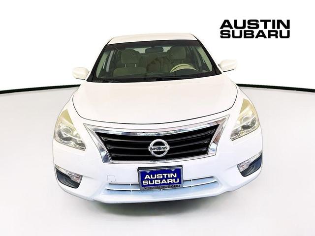 Photo of 2015 Pearl White Nissan Altima