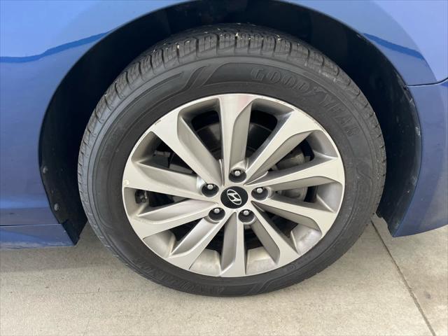 Photo of 2016 Lakeside Blue Hyundai SONATA