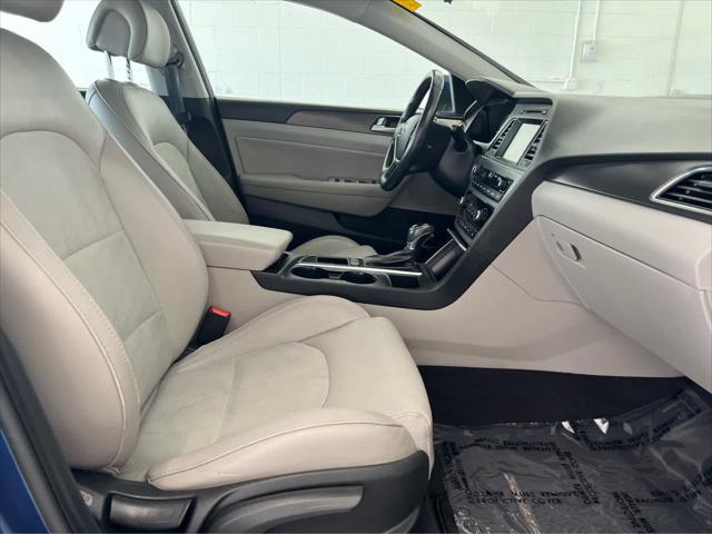 Photo of 2016 Lakeside Blue Hyundai SONATA