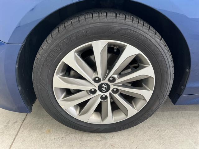 Photo of 2016 Lakeside Blue Hyundai SONATA