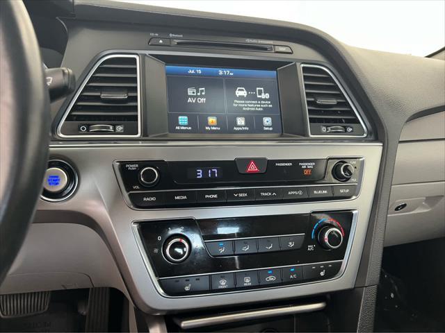 Photo of 2016 Lakeside Blue Hyundai SONATA