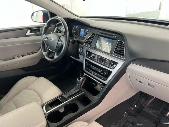 Photo of 2016 Lakeside Blue Hyundai SONATA