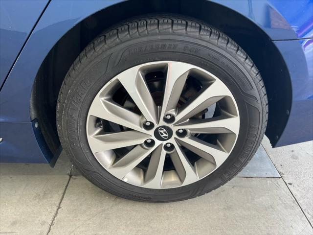 Photo of 2016 Lakeside Blue Hyundai SONATA