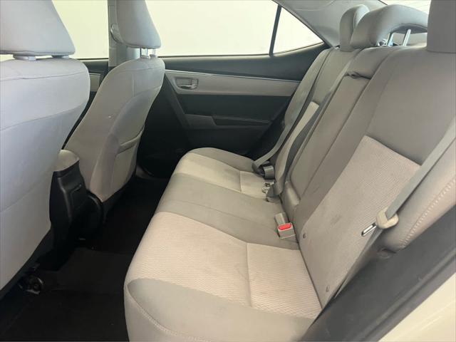 Photo of 2015 Super White Toyota Corolla