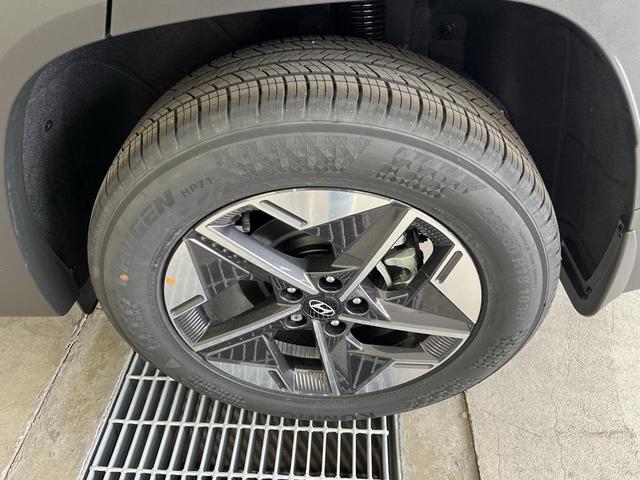 Photo of 2025 Phantom Black Hyundai TUCSON