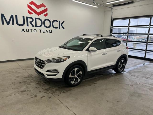 Photo of 2016 Dazzling White Hyundai TUCSON