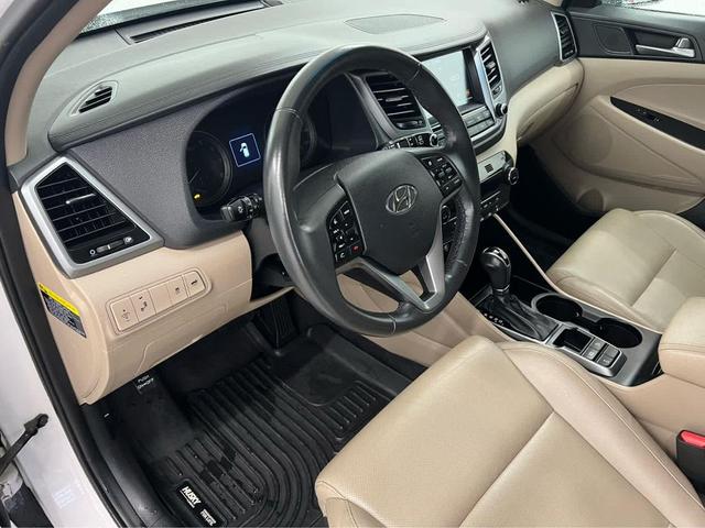 Photo of 2016 Dazzling White Hyundai TUCSON