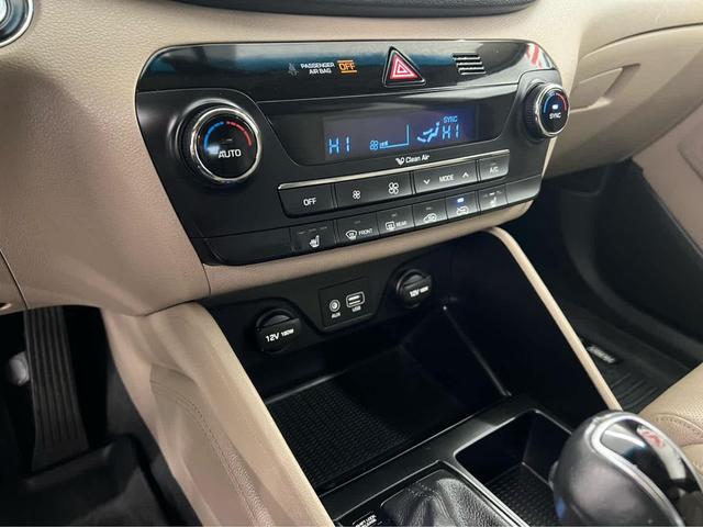 Photo of 2016 Dazzling White Hyundai TUCSON