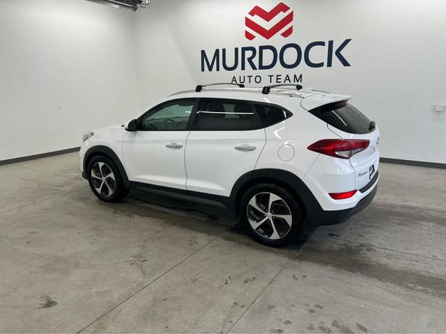 Photo of 2016 Dazzling White Hyundai TUCSON