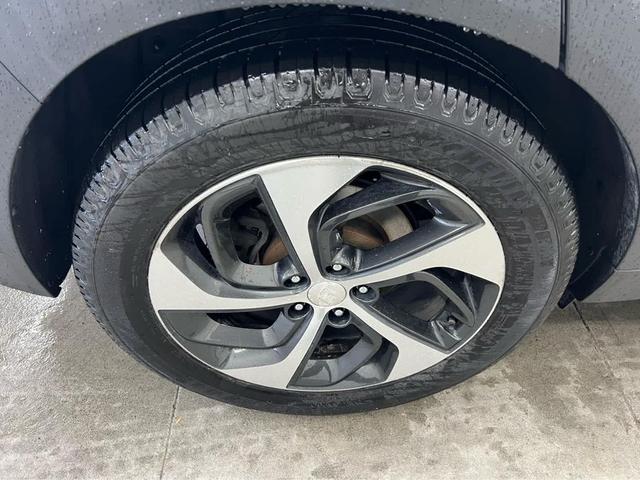 Photo of 2016 Dazzling White Hyundai TUCSON