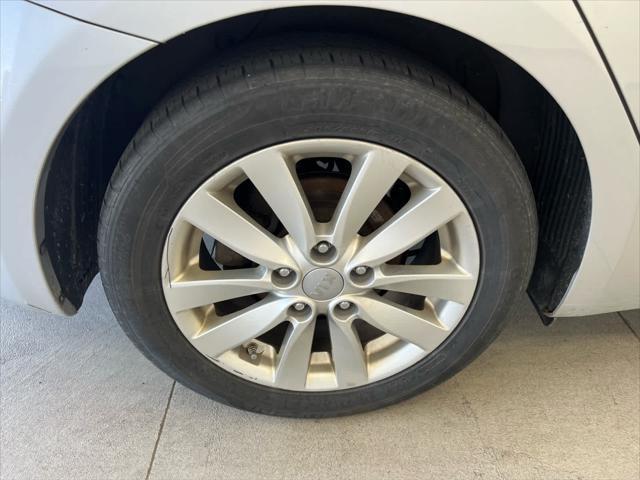 Photo of 2015 Silky Silver Kia Forte
