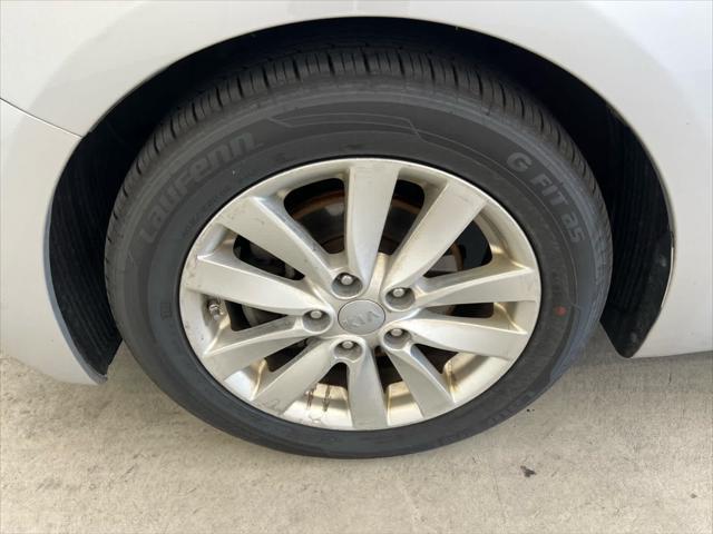 Photo of 2015 Silky Silver Kia Forte