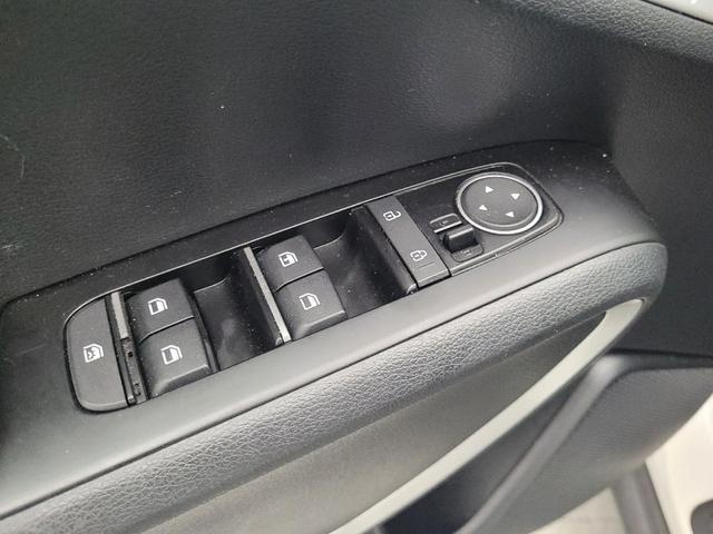 Photo of 2023 Snow White Pearl Kia Soul