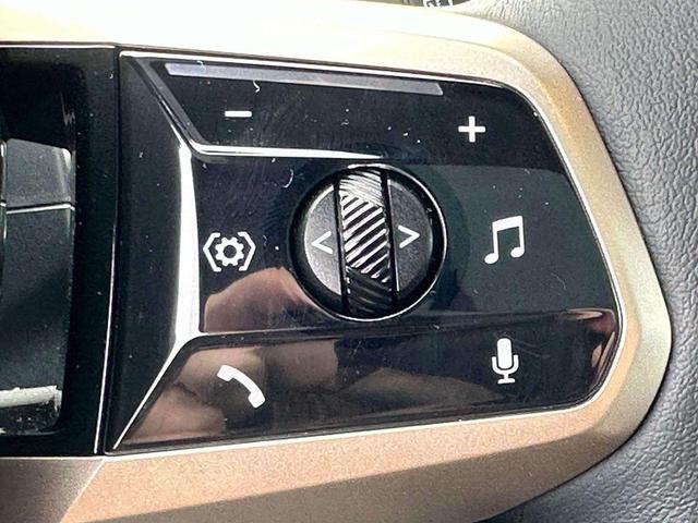 Photo of 2025 Black Sapphire Metallic BMW iX