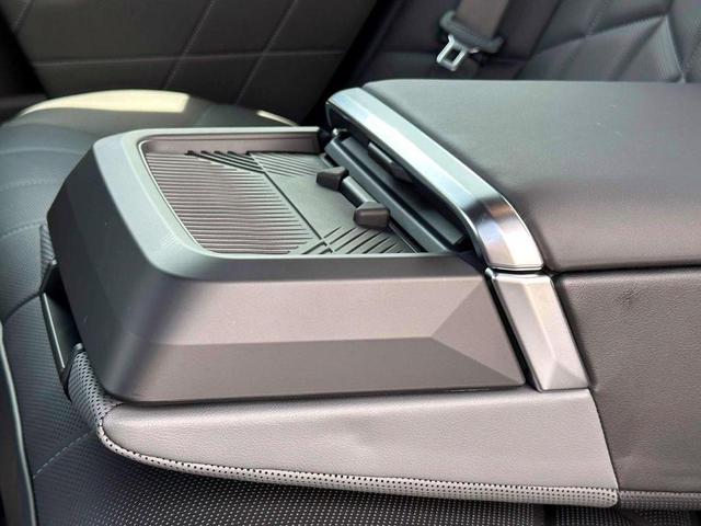 Photo of 2025 Black Sapphire Metallic BMW 760