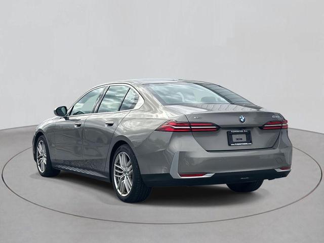 Photo of 2025 Gray Metallic BMW 530