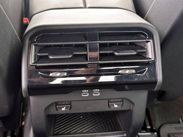 Photo of 2025 Gray Metallic BMW 530