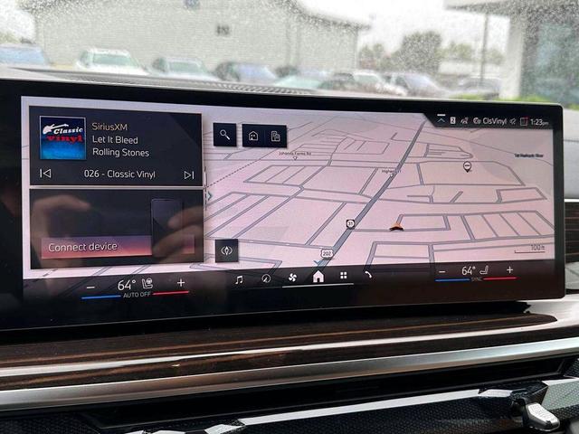Photo of 2026 Manhattan Green Metallic BMW X7