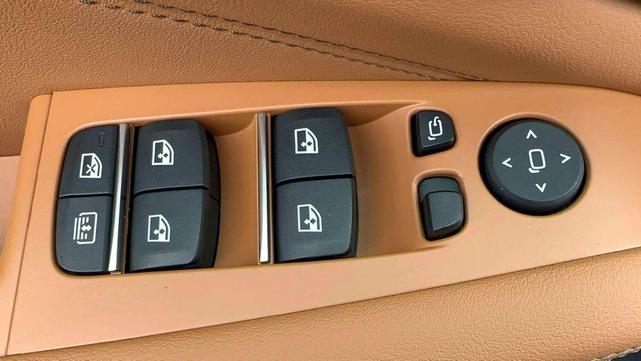 Photo of 2026 Manhattan Green Metallic BMW X7