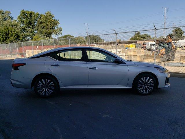 Photo of 2024 Brilliant Silver Metallic Nissan Altima