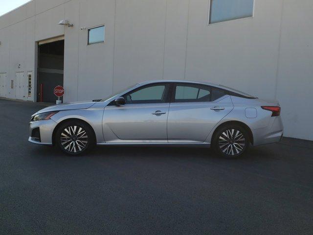 Photo of 2024 Brilliant Silver Metallic Nissan Altima