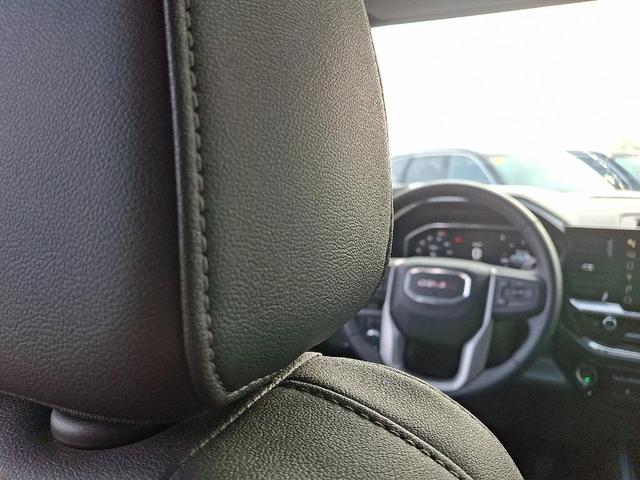 Photo of 2024 Summit White GMC Sierra 1500