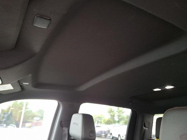 Photo of 2022 Summit White GMC Sierra 2500