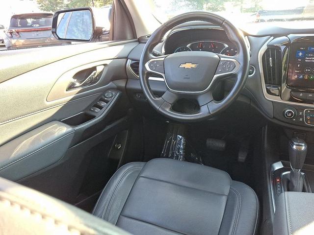 Photo of 2020 Silver Ice Metallic Chevrolet Traverse