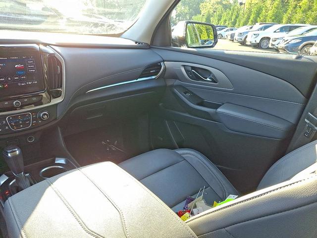 Photo of 2020 Silver Ice Metallic Chevrolet Traverse